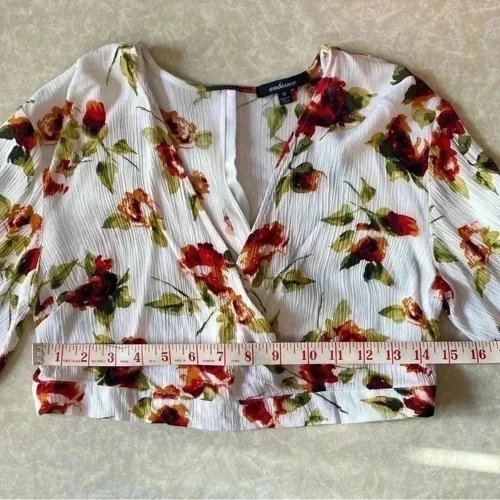 Ambiance Floral Surplice Crop Top Red Rose White V-Neck 70961 Womens Medium - Picture 5 of 6